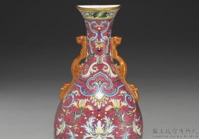 图片[2]-Hanging vase with two handles on a polychrome red ground in yangcai painted enamels, Qianlong reign (1736-1795), Qing dynasty-China Archive